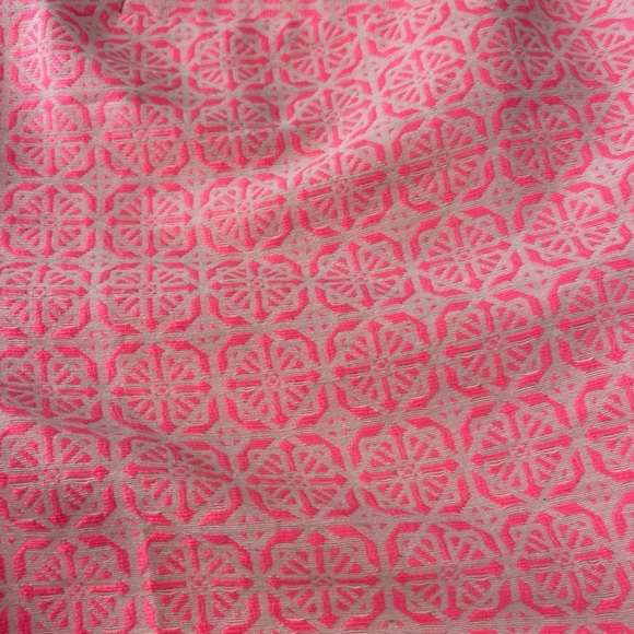 The Limited Woman's Pink Pattern Shorts |
Size 14 - Picture 3 of 6